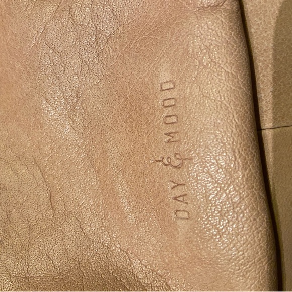 Day & Mood pale pink leather purse with adjustable strap - Picture 14 of 15